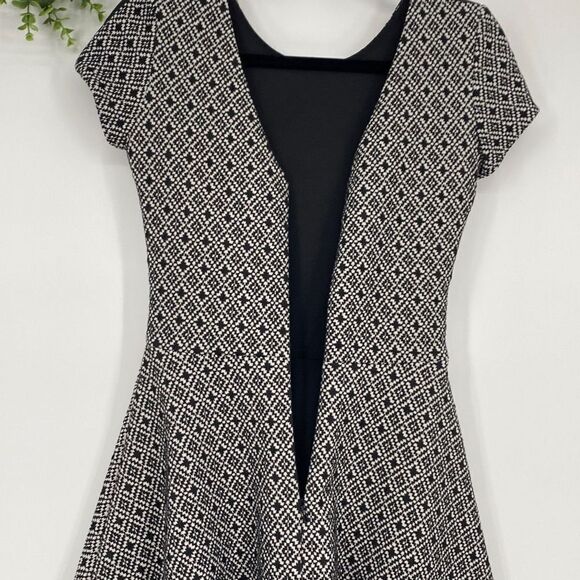 Parker Leather Trim Fit & Flare Stretch Mini Dress Cap Sleeve Black /Cream XS - Picture 11 of 16